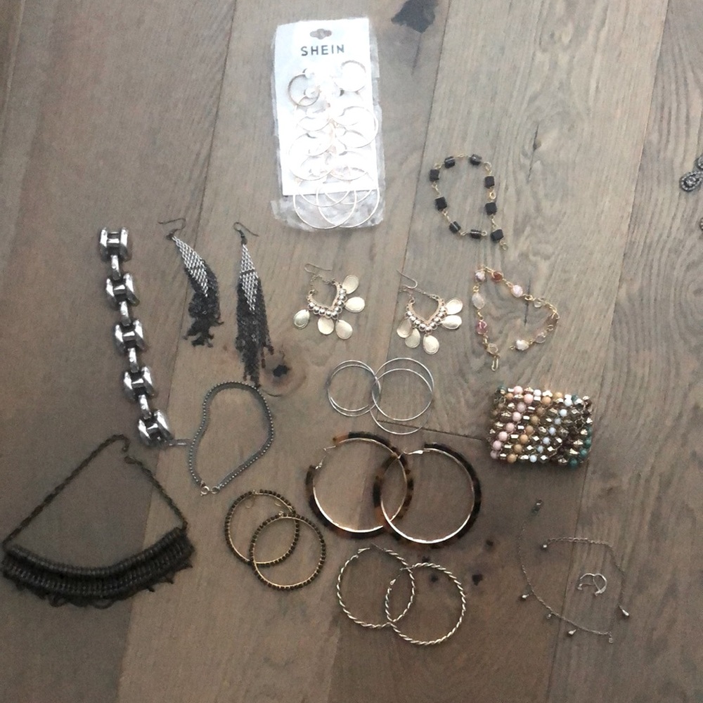 Lot of misc jewelry.